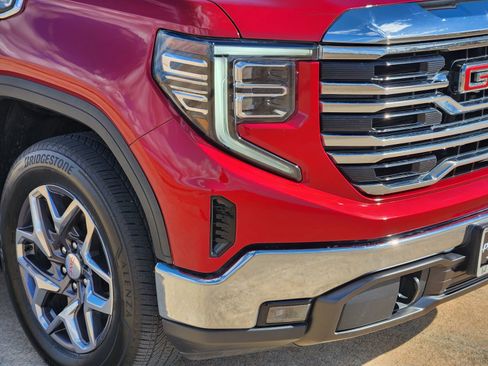 Used 2023 GMC Sierra 1500 SLT image 11