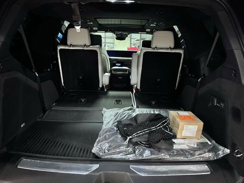 Used 2026 Cadillac Escalade Platinum Sport w/ LPO, ONYX Package image 5