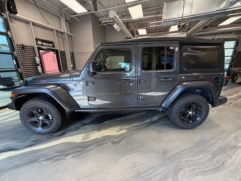 Used 2018 Jeep Wrangler Unlimited Sport S AWD/4WD image 30