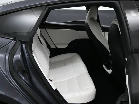 Used 2022 Tesla Model S AWD/4WD image 38
