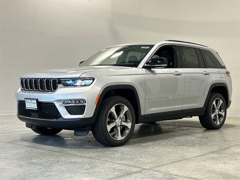 New 2025 Jeep Grand Cherokee Limited image 2