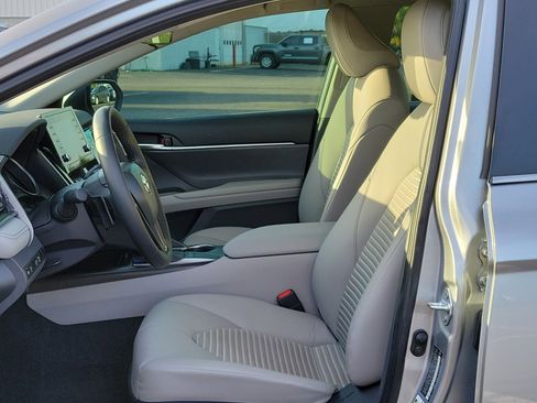 Used 2024 Toyota Camry SE image 21