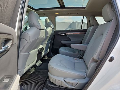 Used 2026 Toyota Highlander Platinum AWD/4WD image 13