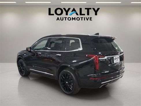 Used 2022 Cadillac XT6 Luxury image 3
