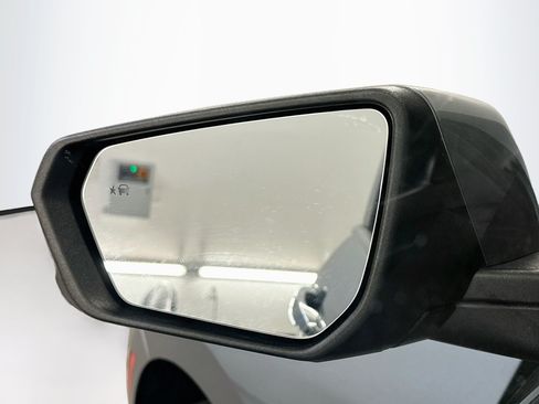 Used 2023 Chevrolet Equinox Premier AWD/4WD image 16
