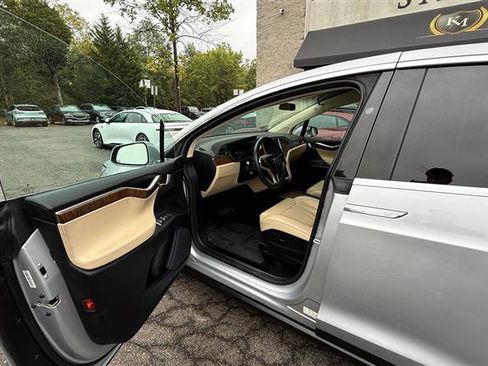 Used 2017 Tesla Model X 100D image 32