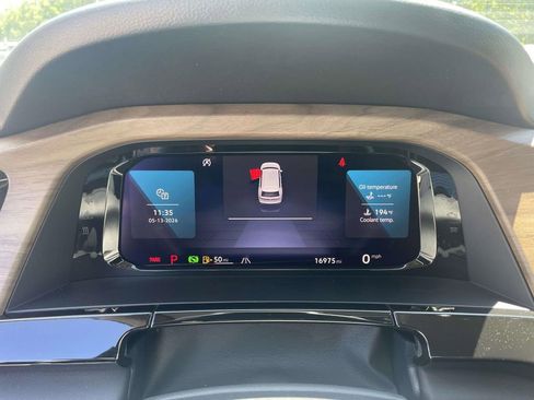 Certified 2025 Volkswagen Atlas SE FWD image 19