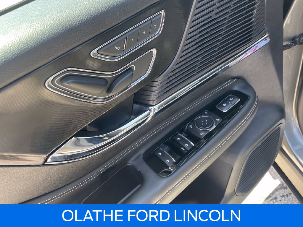 Certified 2022 Lincoln Corsair AWD w/ Equipment Group 101A image 14