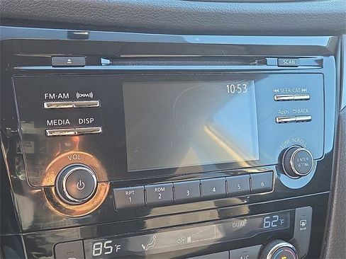 Used 2015 Nissan Rogue SV image 17