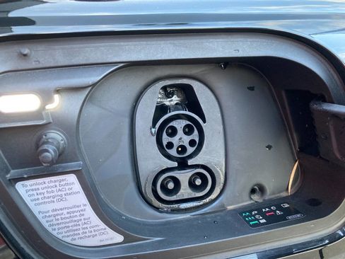 Used 2023 Audi Q4 e-tron Premium w/ Convenience Package image 19