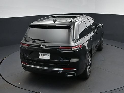 Used 2024 Jeep Grand Cherokee Overland w/ Luxury Tech Group IV AWD/4WD image 34
