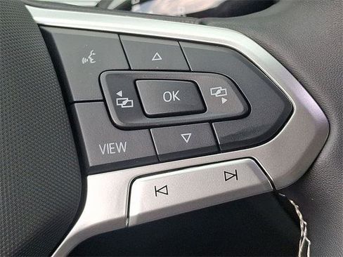 New 2025 Volkswagen Tiguan SE image 19