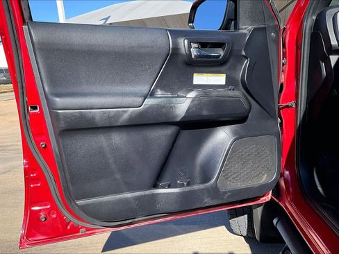 Used 2020 Toyota Tacoma TRD Off-Road image 24