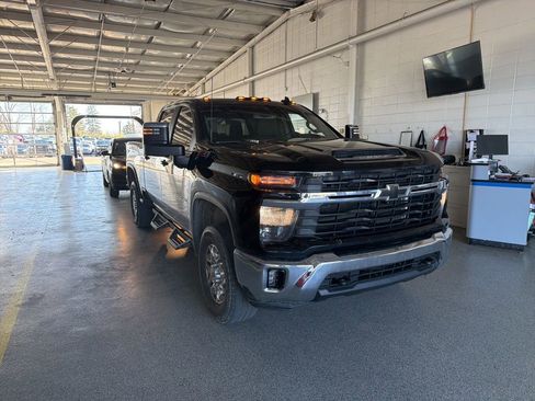 Used 2024 Chevrolet Silverado 2500 LT w/ All Star Edition image 2