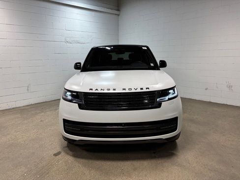 Used 2023 Land Rover Range Rover SE image 3