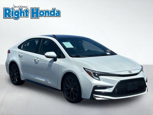 Used 2025 Toyota Corolla SE FWD image 8