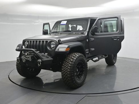 Used 2018 Jeep Wrangler Unlimited Sport image 27
