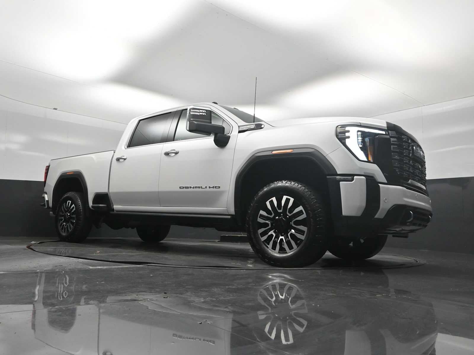 Used 2025 GMC Sierra 2500 Denali Ultimate w/ Max Trailering Package AWD/4WD image 18
