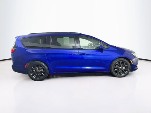 Used 2019 Chrysler Pacifica Limited w/ S Appearance Package FWD image 10