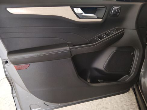 Certified 2022 Ford Escape Titanium w/ Titanium Elite Package image 9