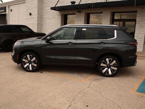 New 2025 Mitsubishi Outlander SEL image 12