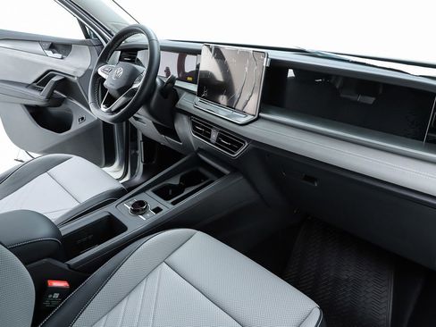 New 2026 Volkswagen Tiguan SE image 70