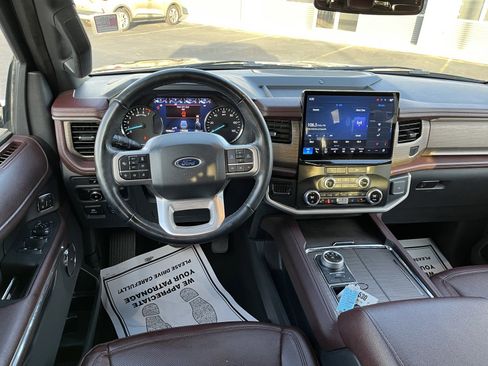 Used 2024 Ford Expedition Max Limited image 16