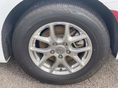 Certified 2025 Chrysler Pacifica Select FWD image 15