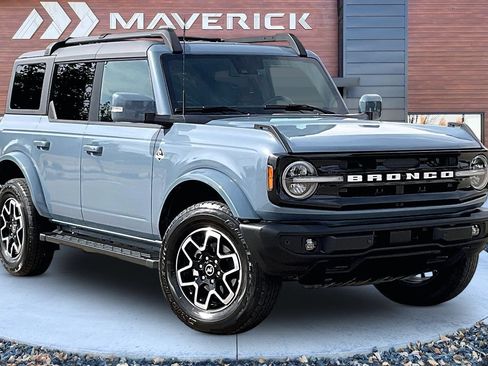 Used 2023 Ford Bronco Outer Banks AWD/4WD image 1