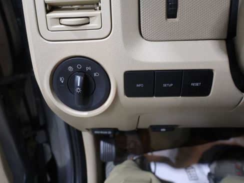 Used 2010 Ford Escape XLT image 28