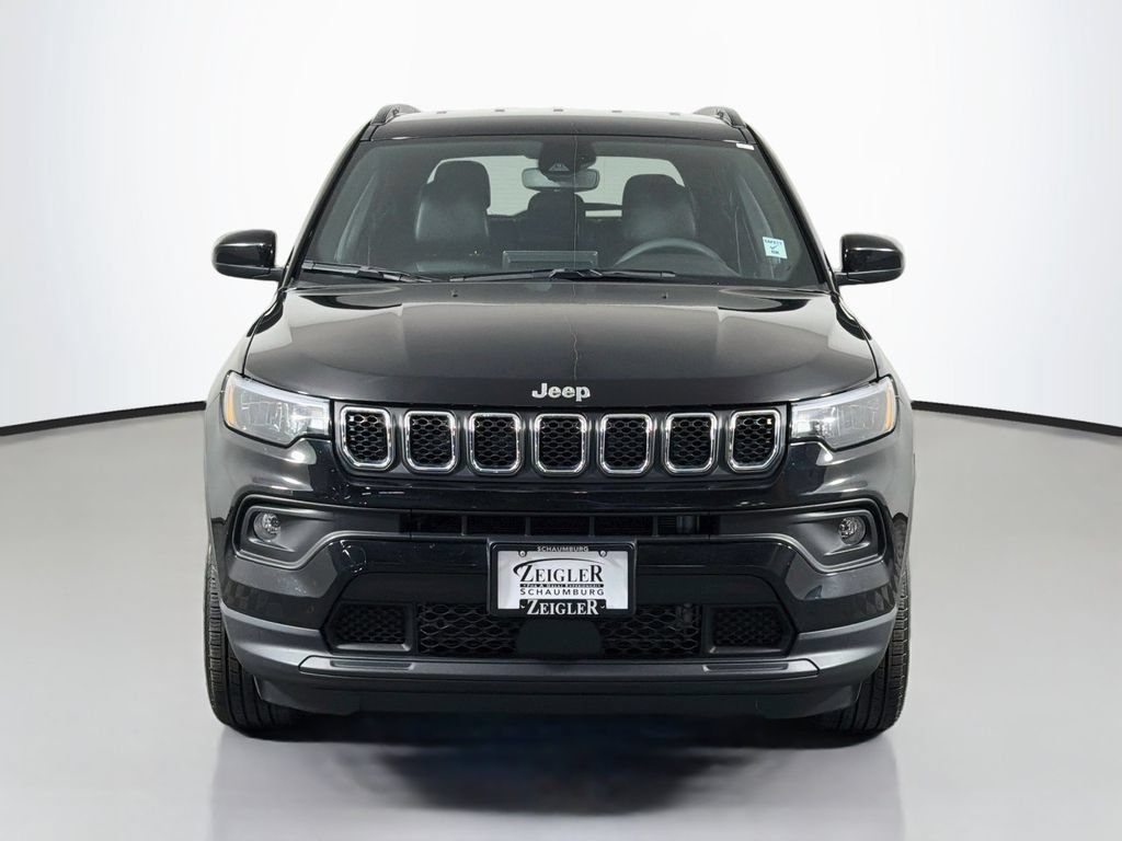 Used 2024 Jeep Compass Latitude AWD/4WD image 2