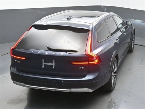 Certified 2025 Volvo V90 B6 Cross Country Plus image 48