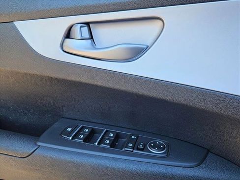 Used 2023 Kia Forte LX image 6