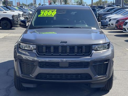 Used 2026 Jeep Grand Cherokee Altitude RWD image 2