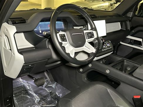 Used 2022 Land Rover Defender 110 X-Dynamic SE image 21