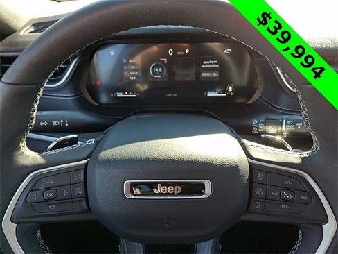 Used 2025 Jeep Grand Cherokee L Altitude image 20
