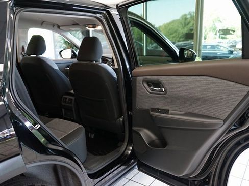 Used 2023 Nissan Rogue SV image 43