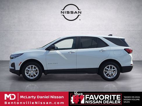 Used 2022 Chevrolet Equinox LS w/ LS Convenience Package AWD/4WD image 3