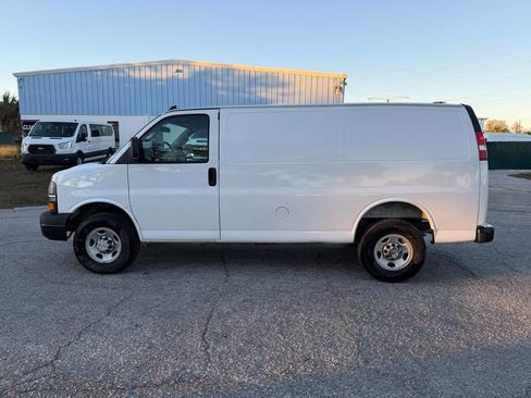 Used 2025 Chevrolet Express 2500 RWD 2500 135 w/ Driver Convenience Package image 6