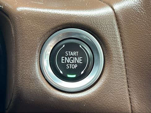 Used 2023 Chevrolet Suburban High Country AWD/4WD image 33