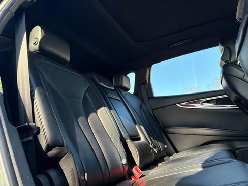 Used 2018 Lincoln MKX Reserve image 32