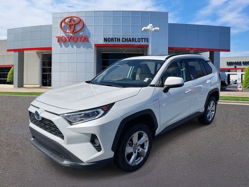 Used 2021 Toyota RAV4 XLE Premium image 6
