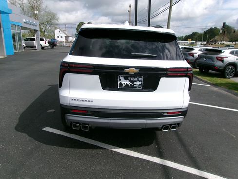 New 2026 Chevrolet Traverse LT FWD image 5