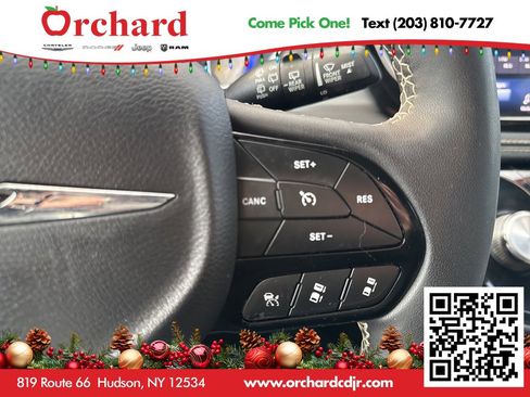 Used 2023 Chrysler Pacifica Touring image 39