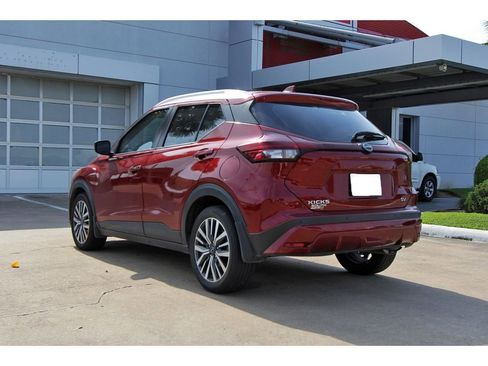 Used 2023 Nissan Kicks SV FWD image 3