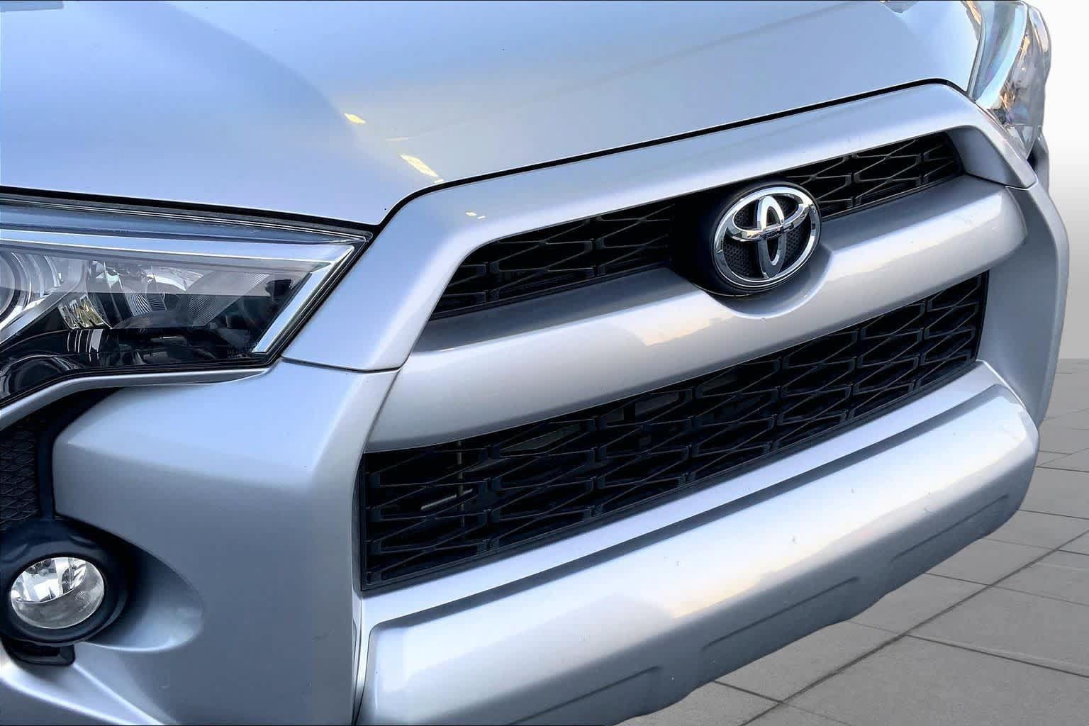 Used 2016 Toyota 4Runner Trail Premium AWD/4WD image 26