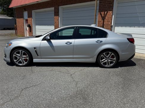 Used 2017 Chevrolet SS RWD image 18