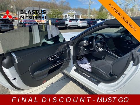 Used 2022 Mercedes-Benz SL 55 AMG 4MATIC w/ Driver Assistance Package image 25