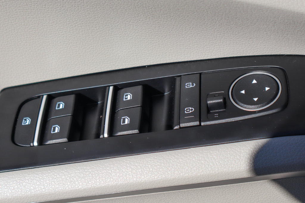 Used 2025 Kia Soul LX w/ LX Technology Package FWD image 18