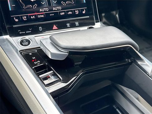 Certified 2024 Audi Q8 e-tron Premium Plus w/ Premium Plus Package AWD/4WD image 17